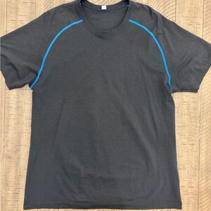 lululemon athletica Vent Tech Men’s Black (Charcoal) Tee with Blue Piping